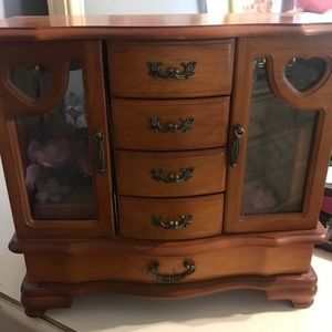 Wooden jewelry box